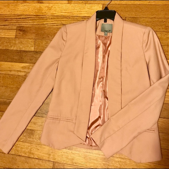 Blush color woman’s blazer - Picture 1 of 4